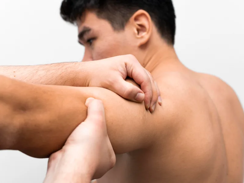 Chiropractic care for shoulder pain in Monterey